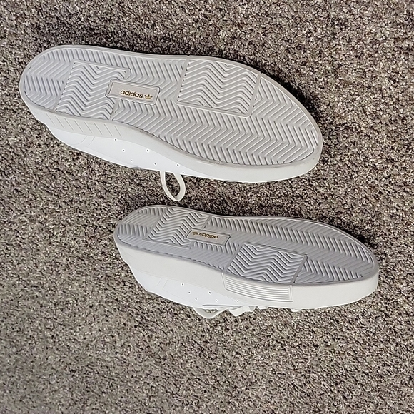 Adidas Sleek White Fashion Sneakers sz 11 - Picture 2 of 4